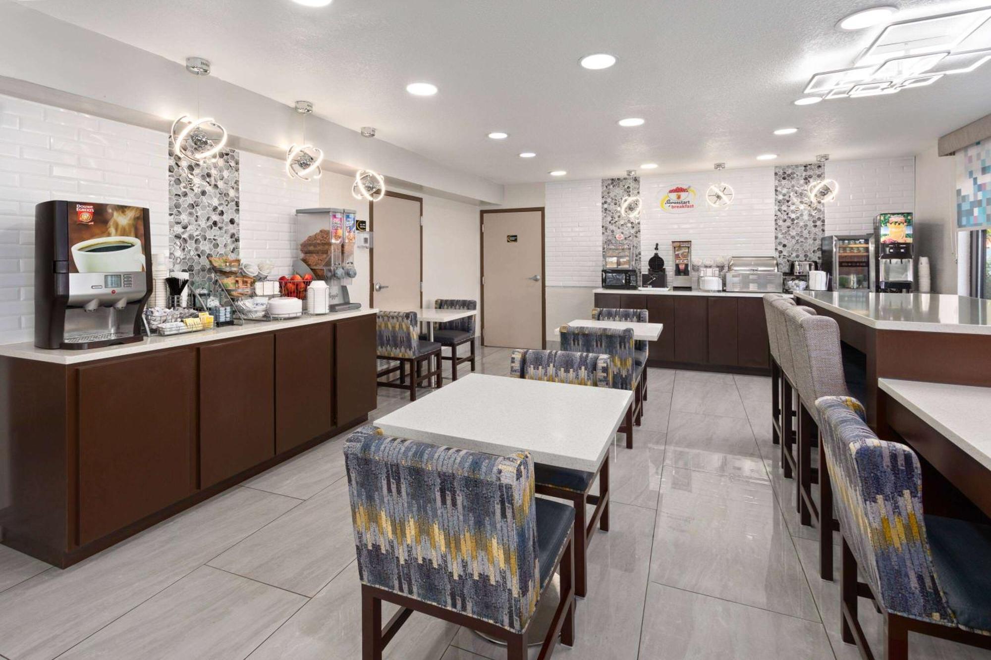 Super 8 By Wyndham Prattville Montgomery Екстериор снимка