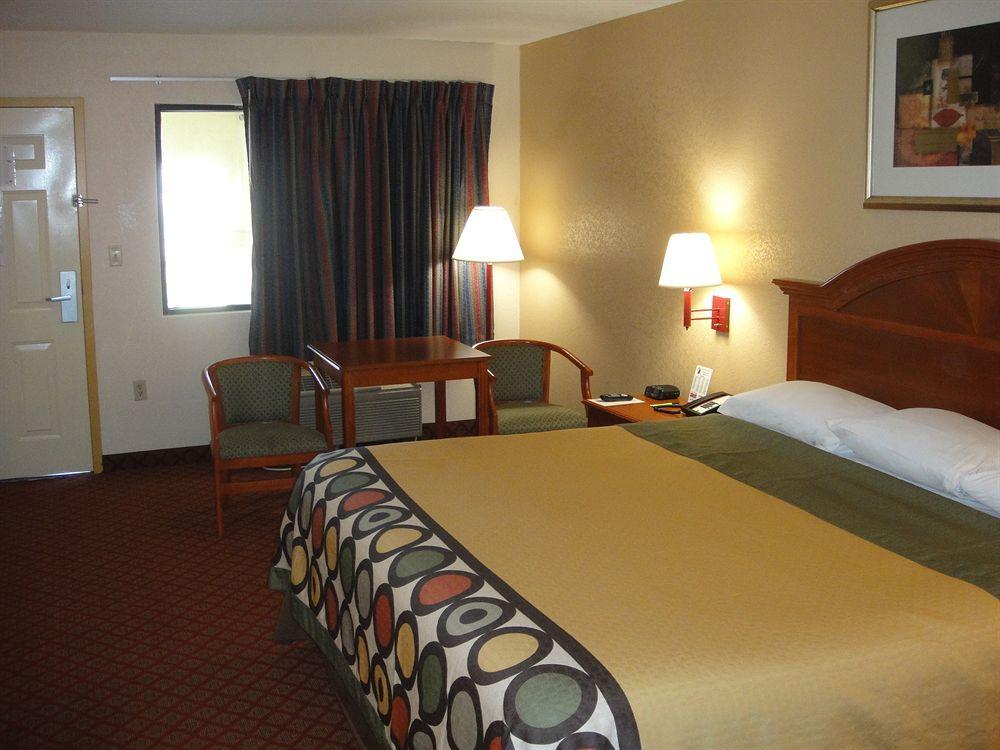 Super 8 By Wyndham Prattville Montgomery Екстериор снимка