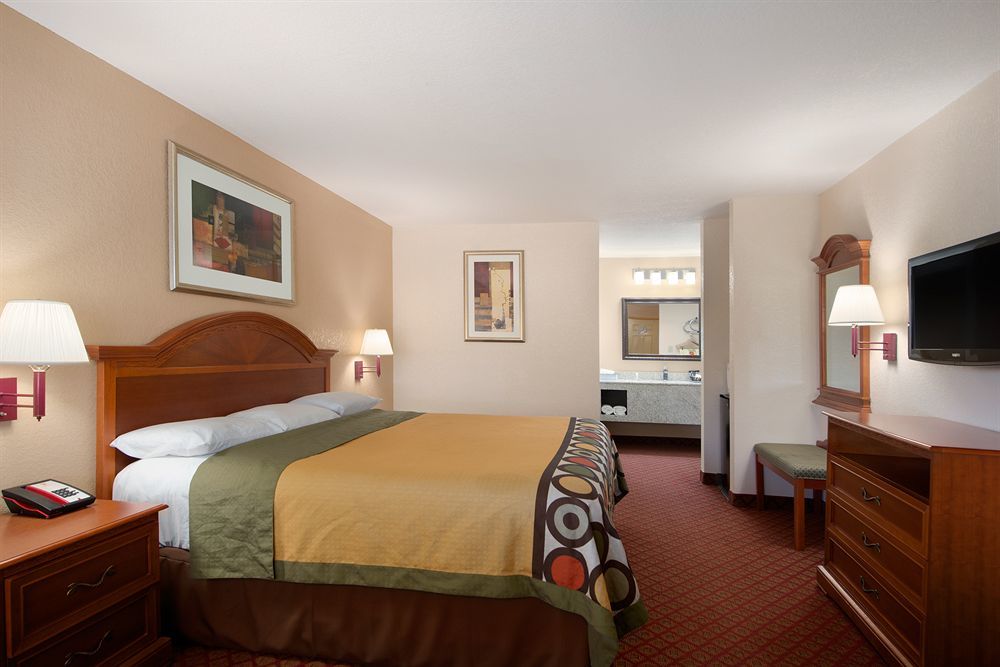 Super 8 By Wyndham Prattville Montgomery Екстериор снимка