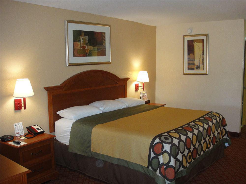 Super 8 By Wyndham Prattville Montgomery Екстериор снимка